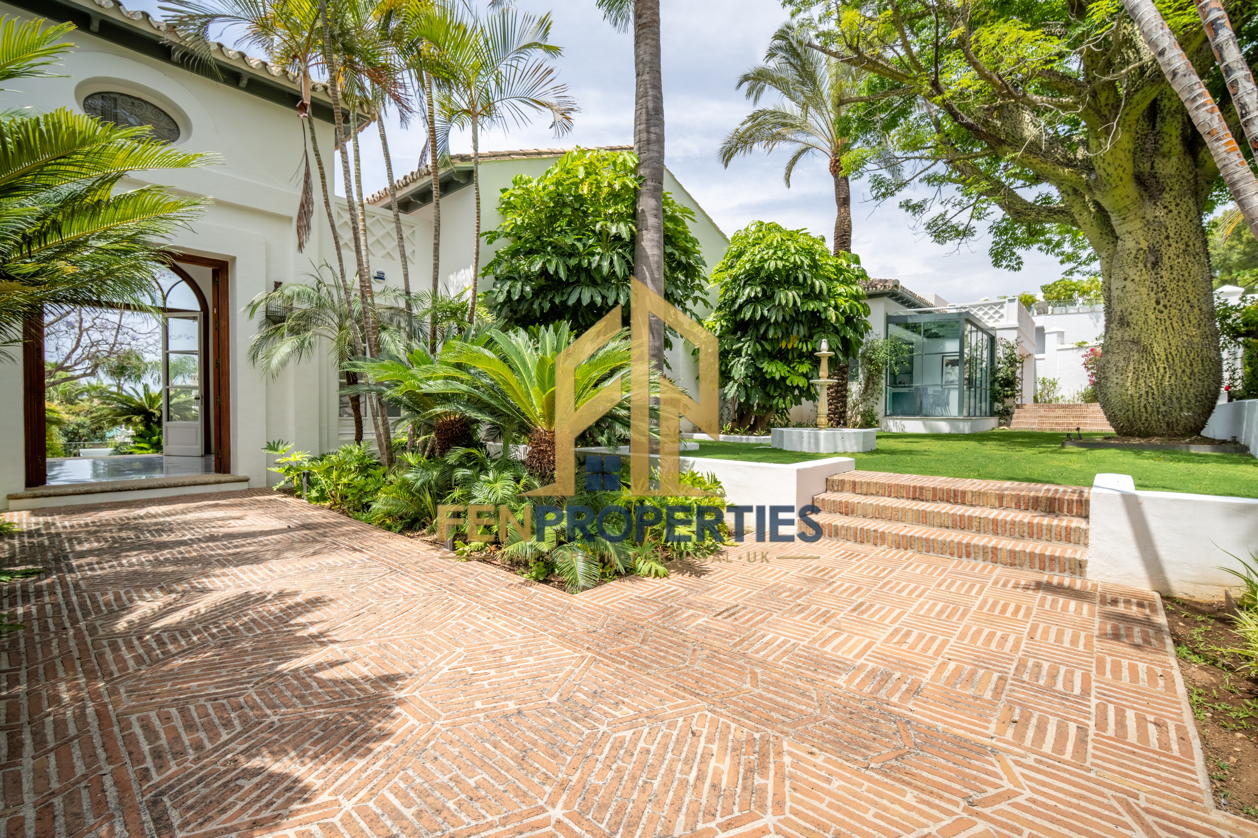 Villa in Sierra Blanca, Marbella – photo 2 of 16