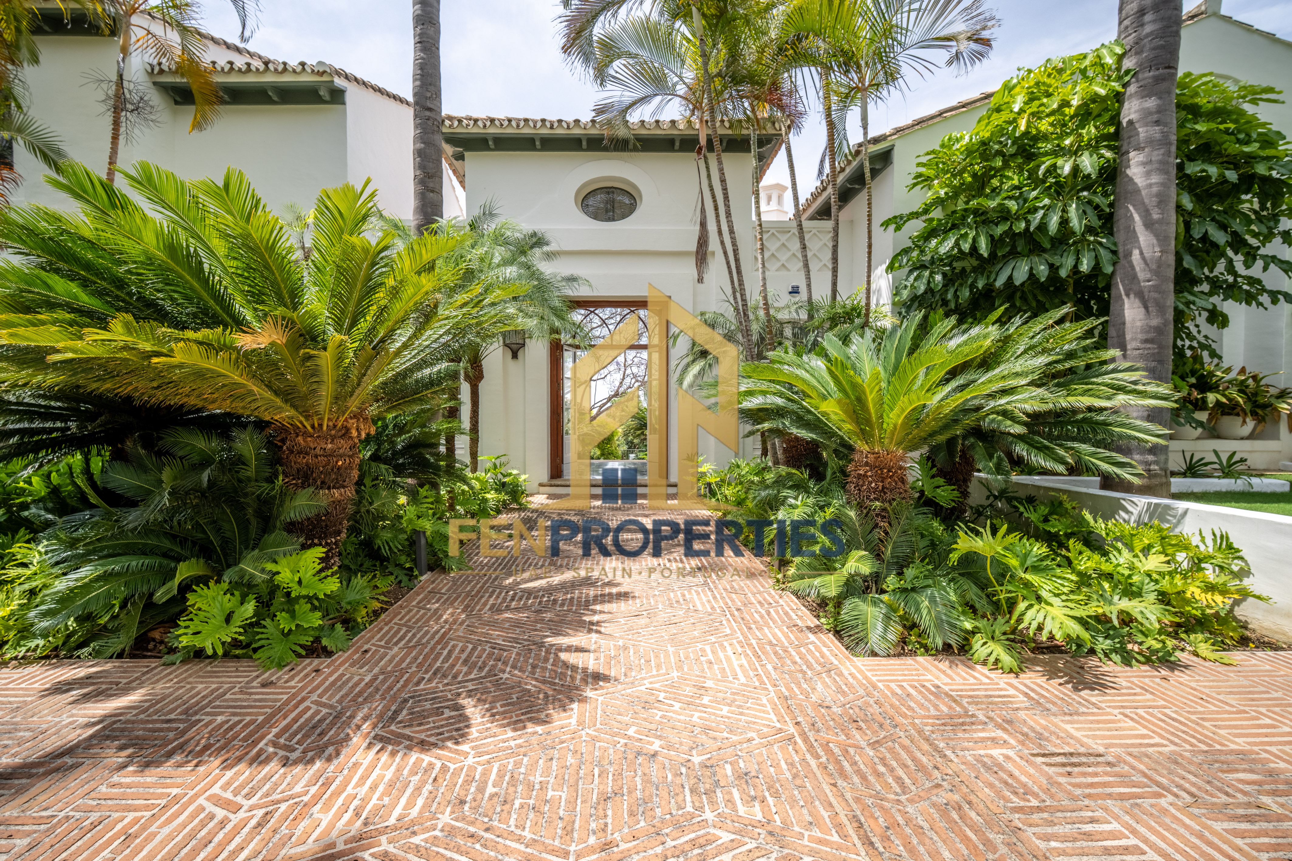 Villa in Sierra Blanca, Marbella – photo 1 of 16