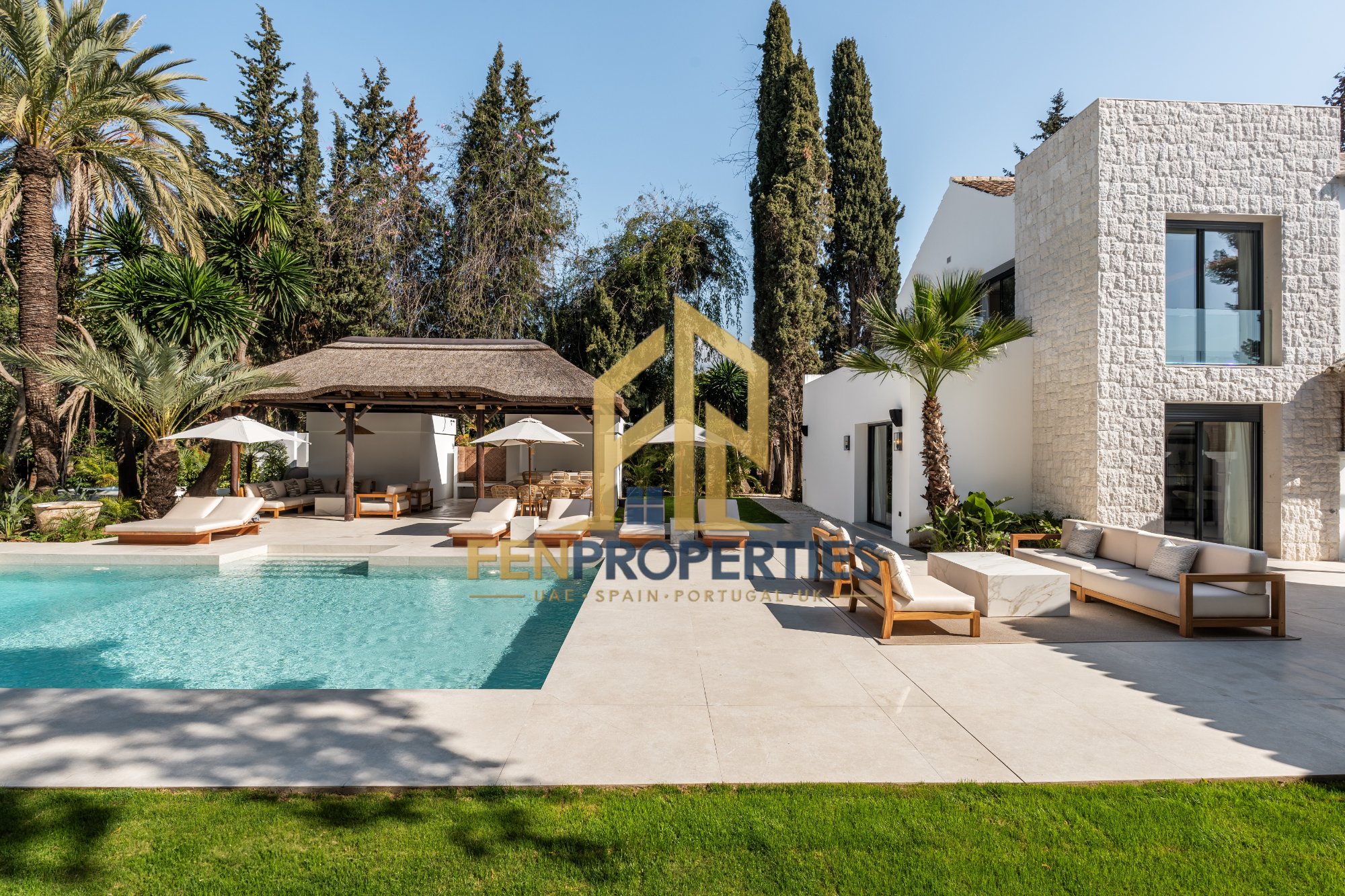 Villa in LAS BRISAS, NUEVA ANDALUCÍA – photo 2 of 33