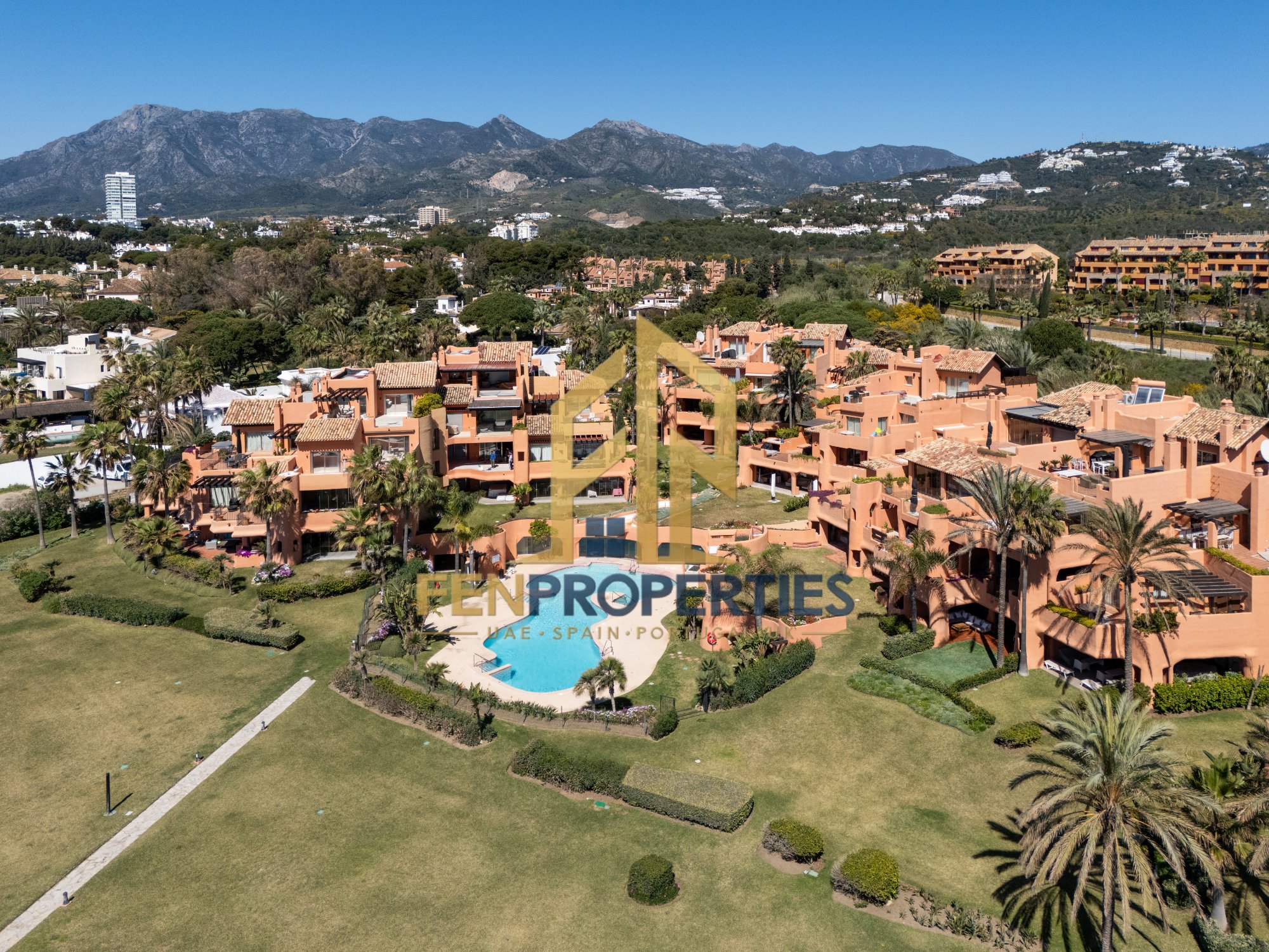Penthouse in La Morera, Marbella East – photo 1 of 23